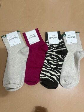 4 Madewell Assorted Ankle Socks - Magenta, Zebra Black & White, Light Gray